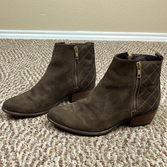 Steve Madden Nyrvana Suede Quilted Ankle Booties - Picture 2 of 10